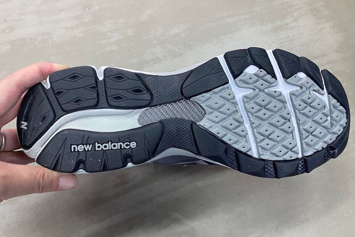 uM990 v3ṽ\[jbg̗pAꂽNbVƃT|[g