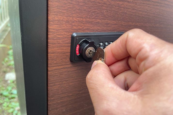 וaƁAmuԂuCLOSEv\ɁBAÏؔԍYꂽꍇ́At̔pL[ŉł܂