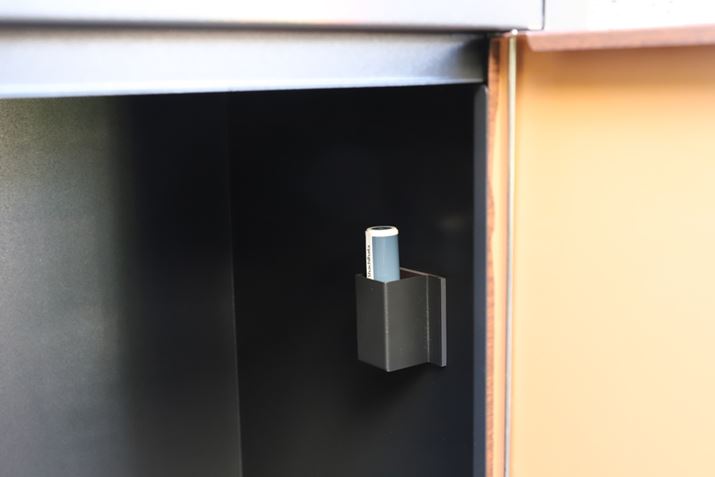 ẗӃz_[́A}Olbgœ\t\Bz{bNX̖{̃J[ƓꂳĂ̂ŁAӂ̎F͈قȂFI񂾂ق킩₷Ă悳