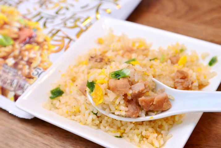 ƂǂɁuv̂悤ɍ΂u߂ꂽAH̃RgXgiCX