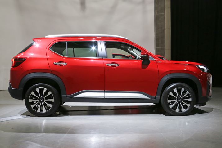 uWR-Vṽ{fBTCÝASȂǂ̂΁uF[vƂقړ悤ȑ傫