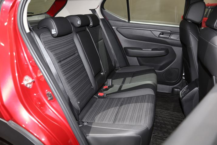 uWR-Vv̖͂̂ЂƂALXƂĂĂƂ̂ȋԂ