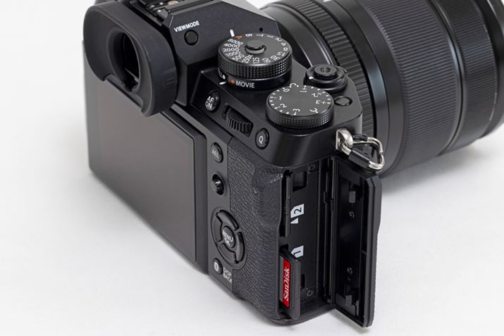 [J[hXbg͉EʂɔzuBfAXbg̗pĂ