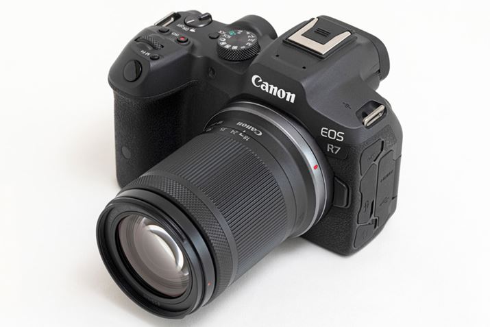 uEOS RV[YvAPS-C@̒łnCXybNȁuEOS R7v