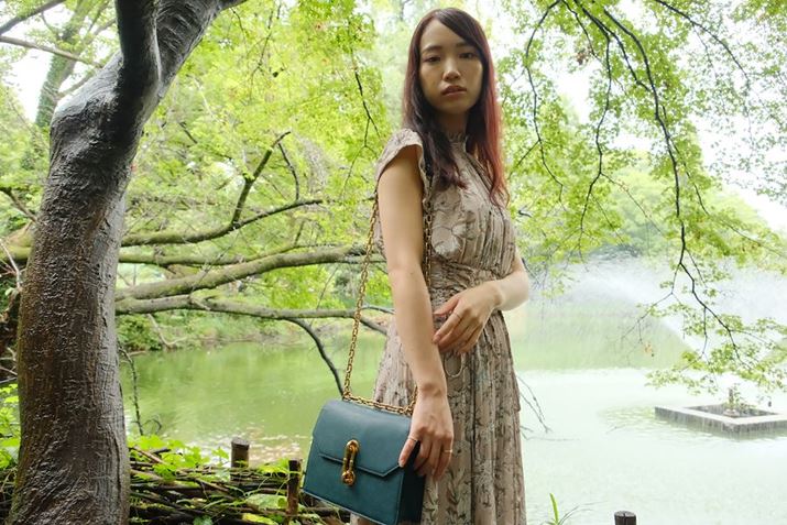 ʐ^ł͖邭ʂĂ邪Aۂ͔wƂ̊ԂłȂ薾ÍAJF͔̂ɓʁBɊzuAłoăsg킹ĂꂽX-T5AXF18-135mm F3.5-5.6R LM  OIS WRA18mmi35mmZ27mmjAF4.5A1/42bAISO1600AzCgoXFAAtBV~[VFASTIABeʐ^i7728×5152A21.1MBj