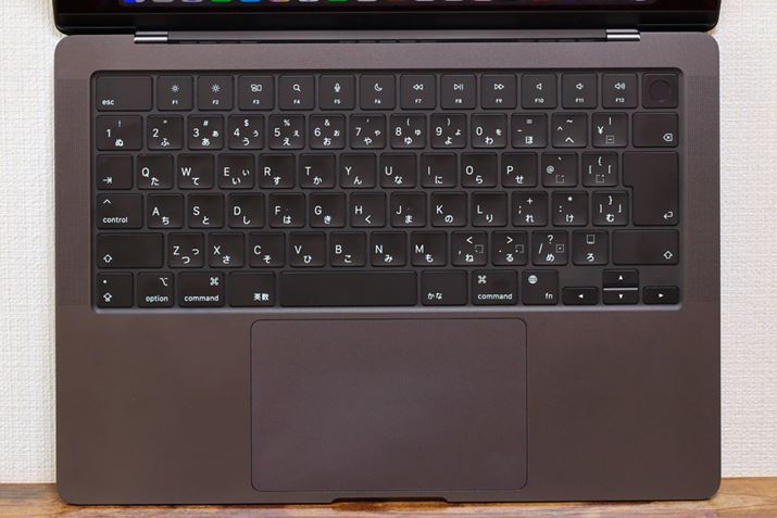 L[{[h̓tnCg̃t@NVL[𓋍ځBVF́uXy[XubNv̓V[VȊO͕̕ςĂȂ߁A^b`pbhL[{[ĥقw͖ڗ܂BɃL[{[h́AgΎgقǃeJeJĂ܂Bɂw䂪tɂHقł