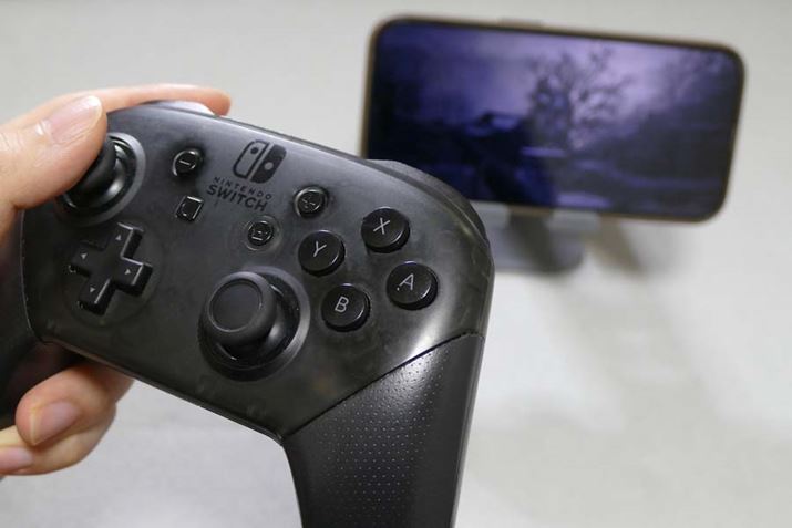 Bluetoothݒ肩Ή̃Rg[[ڑBiPhonẽTCYƏȅƏA〈Â炭܂