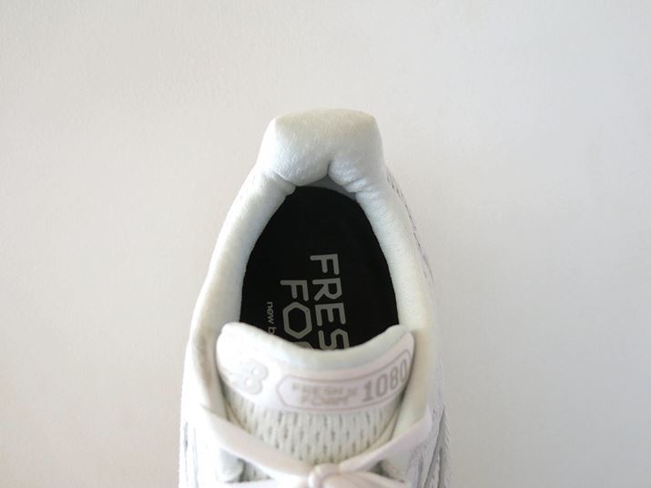 ƃV[^ɃNbVpbh̗pBC̐SzȂ