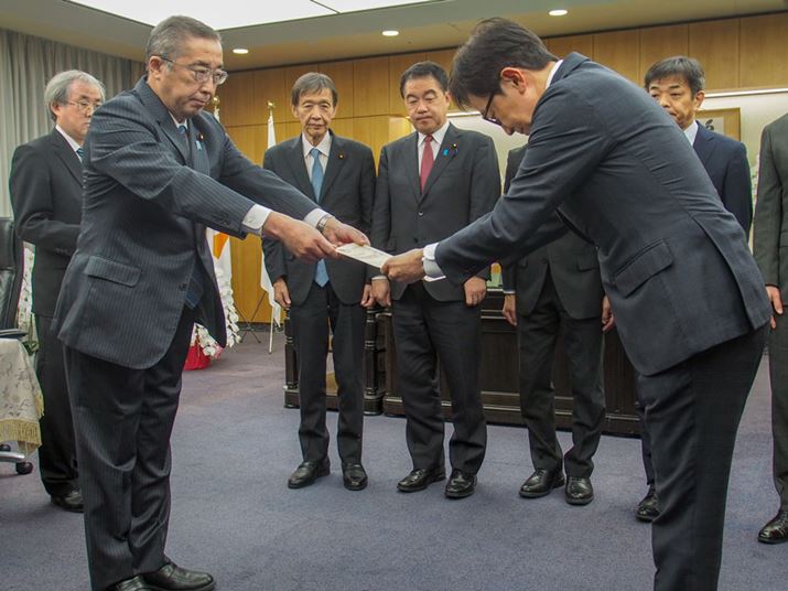 yVoC2023N10ɁAȂVȃv`iohƂȂ700MHzт̖Ƌ蓖Ă󂯂AJ݌vł͂pT[rX̊Jn2023N6ƂĂƂɂ͋^̐Ă