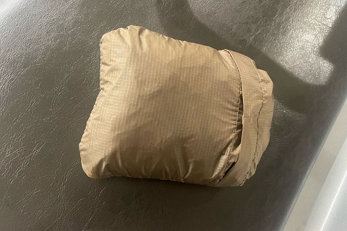 t[h̃|Pbgɖ{̂[\B17×13cmقǂ̃RpNgTCYɂ܂Ƃ߂̂ŁAV[cobÕ|PbgɓČgsł