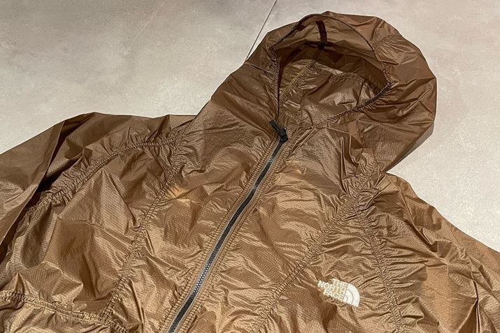 ւ̃tBbgɂꂽAt[hƃn[tWbv̑gݍ킹