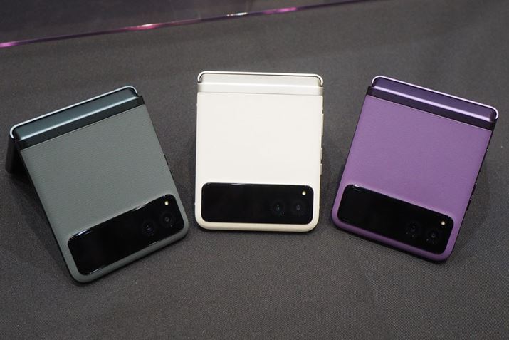 ʃf́umotorola razr 40v͒x12̔ƂȂ邪AɂFeliCa̓ڂƁAʐ^̌Z탂fumotorola razr 40sv\tgoN̔邱Ƃe悤