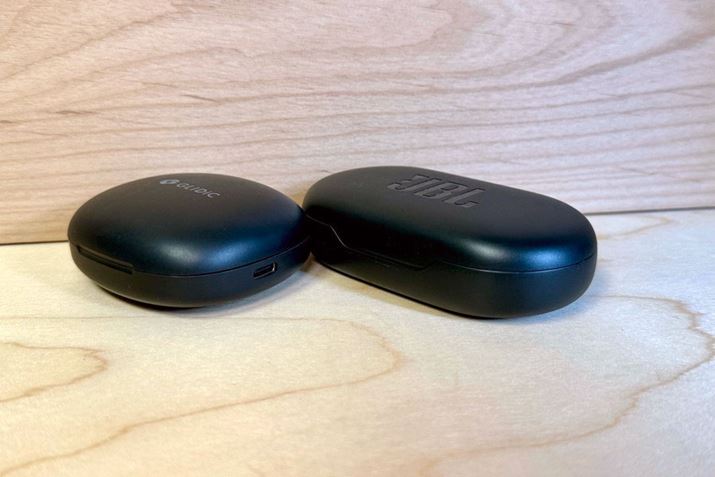 ʐ^GLIDiCuHear FreeiHF-6000jvAʐ^E͂̏[dP[XBȊpx猩ł͊邩Ǝv܂