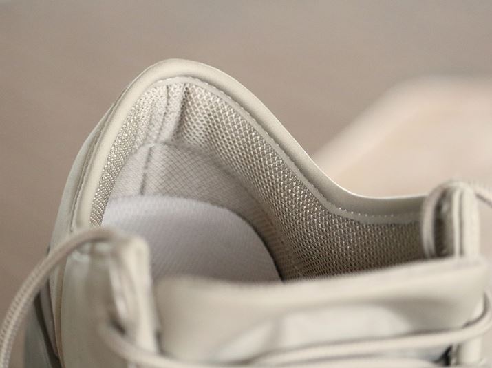 yʐ^1ځzAEg\[̃q[͎΂߂ɃJbg邱ƂŁA肵n玩Rȑ̏dړ𐶂ݏoA̕Sy yʐ^2ځzC\[̒͑̉ʂɍ킹`ƂȂĂAsɂtBbg킦܂ yʐ^3ځz̃ALXFU^ɉ܂邱ƂŁAsɒɂ߂₷ALXF₭Ԃی삵܂