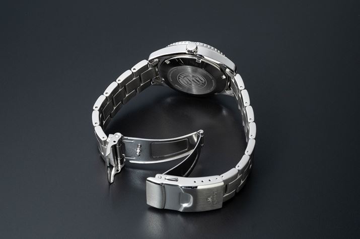 u^ɍ󂳂Ă2̓Tɂ͌AmɃCJBCOt@̒ɁAƂȐl̂ł傤