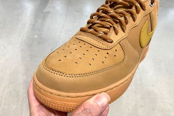 iȃkobNU[fނƉ݂̂EB[gJ[Aɉ؂₩炵Ă܂B܂ɃR[fBl[g̃ANZgɑłĂI