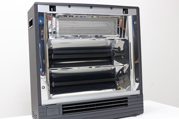 {̒ɂ2{̃Z~bNR[eBOV[Yq[^[ԊO˂܂B邽߂̃q[^[i{q[^[j͕ʂɗpӂĂA{̓ɓځB㕔̃t@Ŏ荞񂾋C{q[^[Œg߁Ag߂C̐oo܂