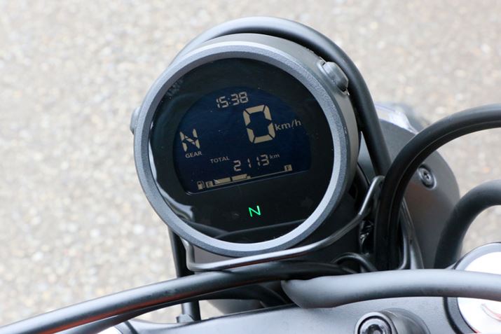 [^[̃fUCuu250vƓAxXe[̓[v`ŁAJX^}V̂悤ȕ͋C