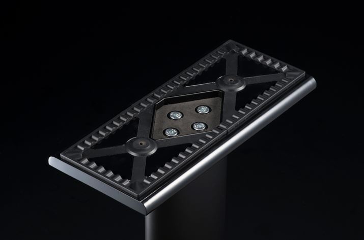 px[X̓Xs[J[X^hƂ̊ԂɋނقAƋ̏ȂǂɐݒuꍇɂAGN[W[̐U悭zƂB̃x[Xߋ́u300vV[YׂẴfŗpł