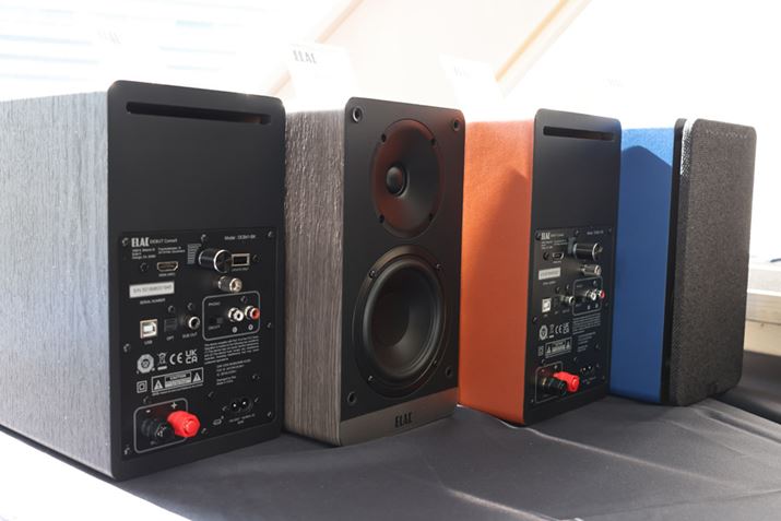 u2023C^[iViI[fBIVEvœWĂuDebut ConneX DCB41vBlC󂯂āAJ[oG[Vf̔Ă