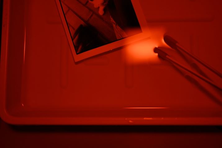 wŏo1C̔LƂ͂̕܂Z fANIKKOR Z 40mm f/2iSEjAF2A1/15bAISO3200A-1.0EVAzCgoXFI[gAsN`[X^CFX^_[hBeʐ^i6048×4032A8.9MBj