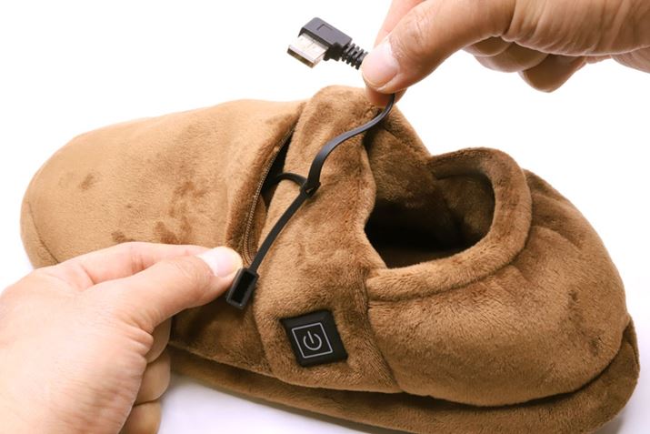 obe[|Pbg̓ɂ́A20cmUSBP[u𓋍ځBUSBP[u̐[ɂ͖hLbvtĂ̂ŁAڑ͂O܂