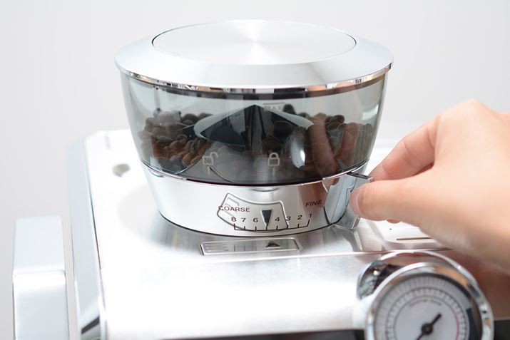 R[q[ẻɃOC_[𓋍ځBᑬ]ŃR[q[؂荏ރR[̃OC_[̗pĂ̂ŁACMȂAψꐫ̍R[q[҂܂BR[q[̗x8iKŐݒ\