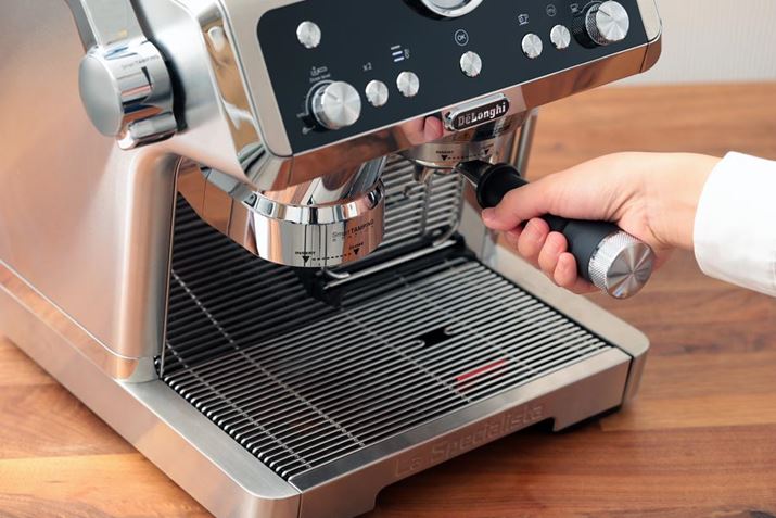 ^sȌoɌĂĂ͂܂I GXvb\🹂ɂ́A~Ă璊o܂ł̃Xs[h̐Si肪Ă܂jBtB^[z_[Ɏt܂