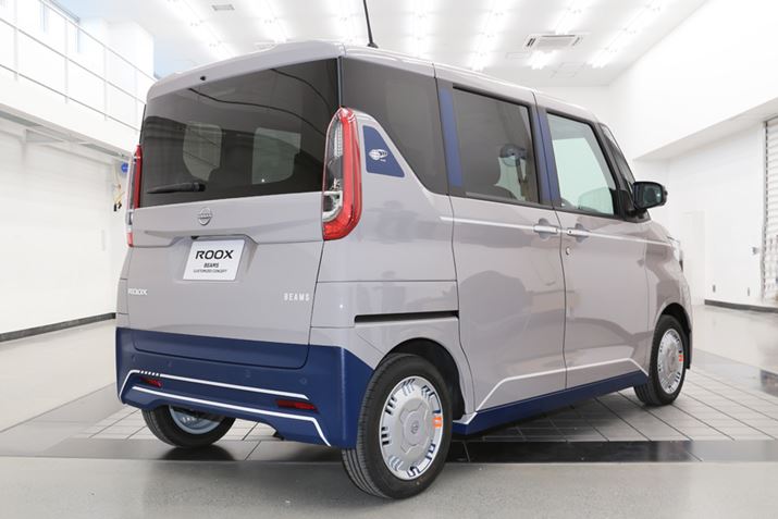 gfjhfUCe[}ƂȂĂuROOX BEAMS CUSTOMIZED CONCEPTvB{fBJ[́Afj̗nC[WO[Wƕ\nC[WlCr[̗pĂ