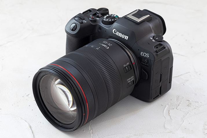 uEOS R6 Mark IIvƁuRF24-105mm F4 L IS USMv̑gݍ킹BTCY͖138.4ij×98.4ij×88.4isjmmŁAdʂ͖670giobe[AJ[h܂ށj