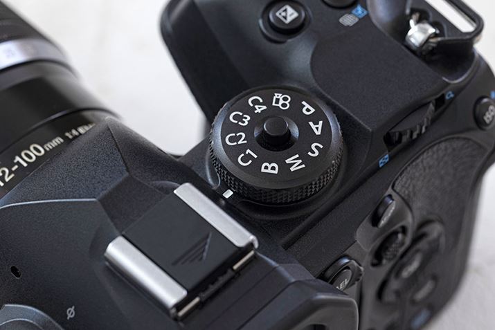 uOM-1vł́A[h_C4̃JX^[hpӂĂ