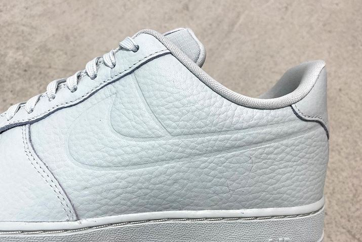 TCh̃XEbV́Aʏ킾ƃU[DtĂ܂Ał͌^ŕ\