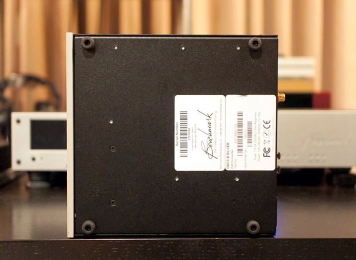 ʂƂBV[V̂̓R̎`̍|㉺ɃThCb`Vvȍ\ŁArSrtĂ邾̊ȑfȂ̂ƂȂĂB̂ɌXƖp@̃[J[Ƃ͋C 