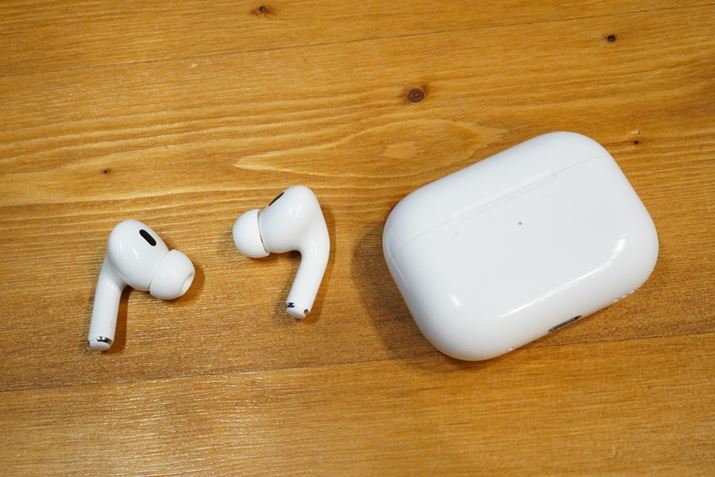 AbvuAirPods Proi2jvB2023N922ɁuiPhone 15vV[YƓUSB-CłoꂵĂ邪ALightningłgpČ؂s