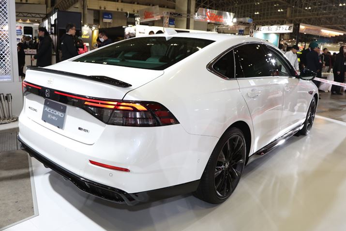 uAR[h eFHEV  X|[cCv́AhA~[gNX|C[ȂǂubNŃR[fBl[g邱ƂɂāA{fBŜ܂Ƃ܂芴̂X|[eB[ȃC[WɂȂ悤ɃfUCĂ