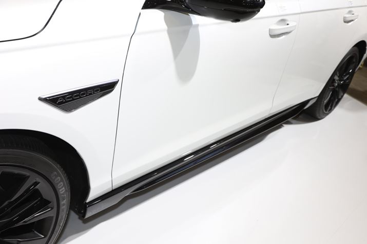 TCh̃AXJ[ǵAォ猩Ƃɒo̓IɌ悤ɃfUCƂƂɁAnCCg̒ʂi̔˂Ȃǁjɂ0.1`0.5mmƔȂJƂi摜́uX|[cCvB`́uc[OCv