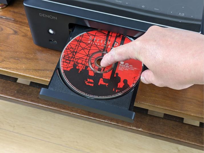 {̓V̎OɃ^b`̑{^AĐIȁA{[ȂǂłBʐ^CD̓XeB[[E_̐ȂCuՁuACECEAJvBXjǑ΂炵ÂقCDււ