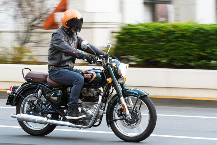 uCLASSIC 350vɂ4̃oG[VpӂĂ邪A̓X^_[hf́uHalcyoninVIjvɎ悷