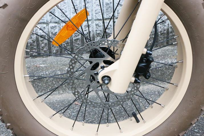 ͂ƃRg[ɂꂽ̃fBXNu[L̗pBfBXNa͑OƂ180mm