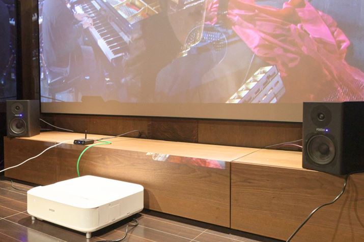 vWFN^[̃C^[tFCXłABluetoothڑfW^ڑg΃vWFN^[̉ɂg܂