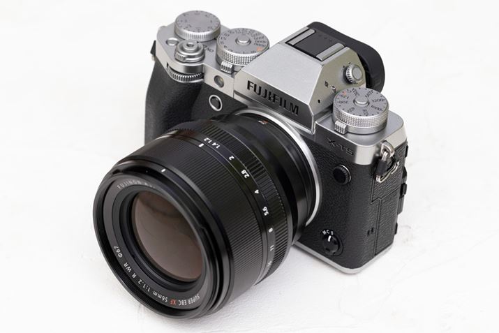 uX-T5ṽTCY͖129.5ij×91ij×63.8isjmmŁAdʂ͖557giobe[AJ[h܂ށjB́A35mmZŏœ_85mm̒]EPœ_YuXF56mmF1.2 R WRA56mmvgpBڎʂӂƂ閜\Y