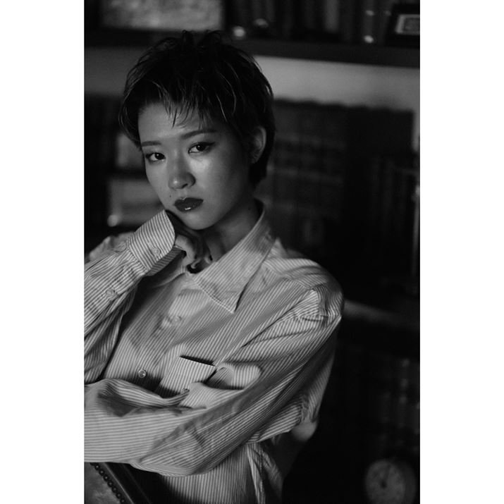 uOCEGtFNgvxuvAxuvɐݒ肵AISO6400̍xŎBeBâȂ󊴂ŎRȎdオ肾BmNtB́uACROSv͒q̊炩ȊKEAĂė󊴂tł̂̓fW^Ȃł͂X-T5AXF56mmF1.2 R WRA56mmi35mmZ85mmjAiDAEAF1.2A1/3200bA-0.7EVAISO6400AtBV~[VFACROSBeʐ^i5152×7728A22.8MBj