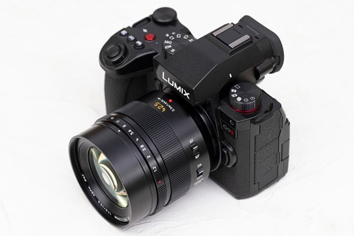uLUMIX G9PROIIṽTCY͖134.3ij×102.3ij×90.1isjmmŁAdʂ͖658giobe[AJ[h܂ށjBgݍ킹ÝuLEICA DG NOCTICRON 42.5mm/F1.2 ASPH./POWER O.I.S.vBCJɂ錵wNAA35mmZŏœ_85mm̒]EPœ_Y