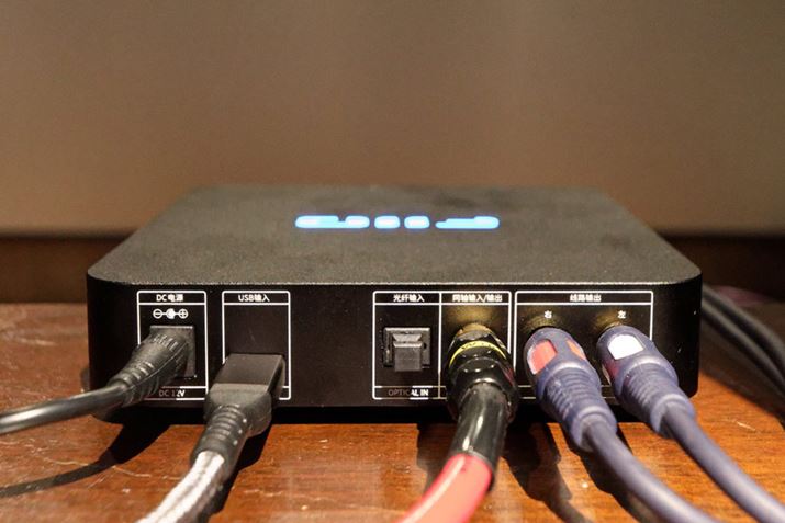 Aplɂ́AACA_v^[ɂȂd́AUSB Type-CAfW^́AfW^óieXgł͓͂ƂĎgpjAAiOo͂܂