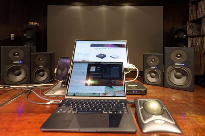 FOSTEX̃ANeBuiAvjXs[J[gݍ킹āAuK11vjƂfXNgbvVXe\zĂ݂܂