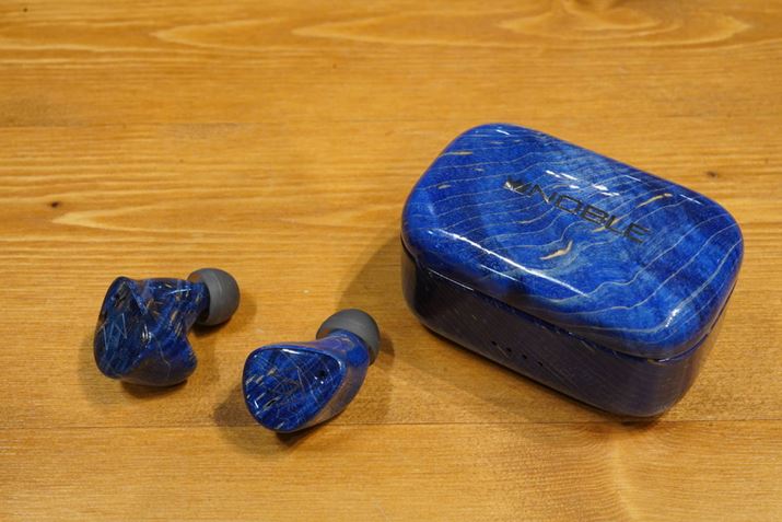 Noble AudiouFoKus PrestigevBCz{̂Ə[dP[X̊OɃX^rCYhEEbh̗pĂAؖڂ𐶂ƓȖ͗lI