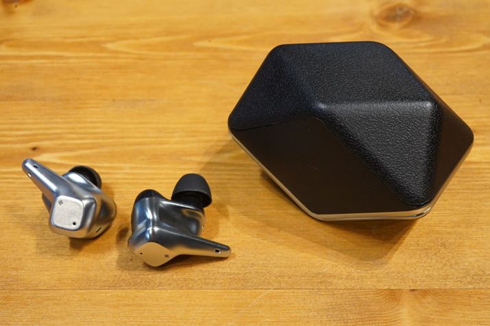 HIFIMANuSvanar WirelessvBCz{͔̂C[WƂIȃfUCB[dP[XWG[P[X̂悤