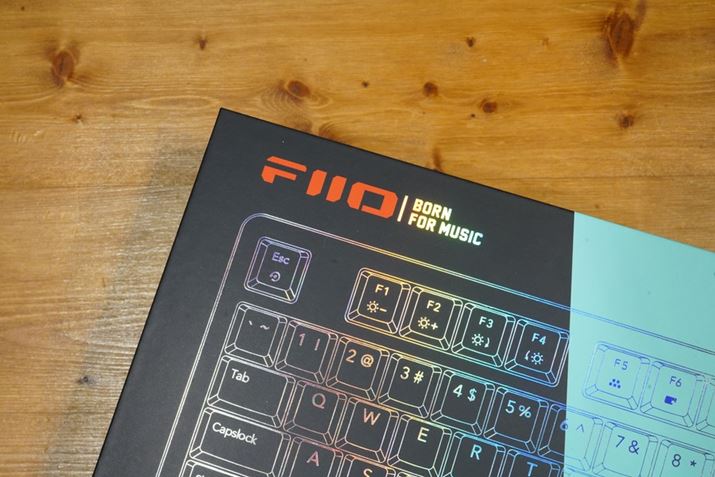 uKB3 HiFi USBv̔ɏꂽgBORN FOR MUSICh̕ByL[{[hȂ̂瓖R