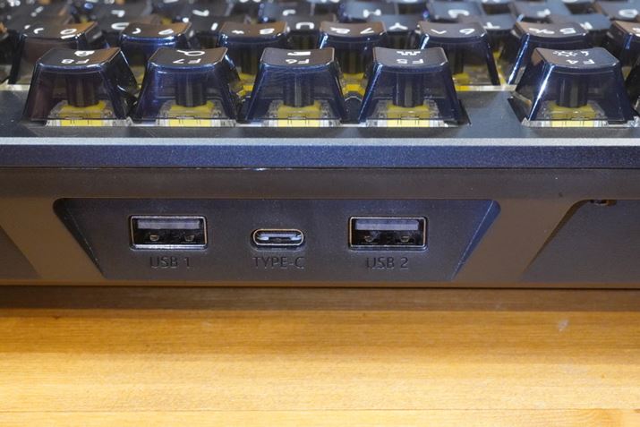 PCƂ̐ڑ[qUSB-CdlBEɕUSB-AUSBnuƂċ@\