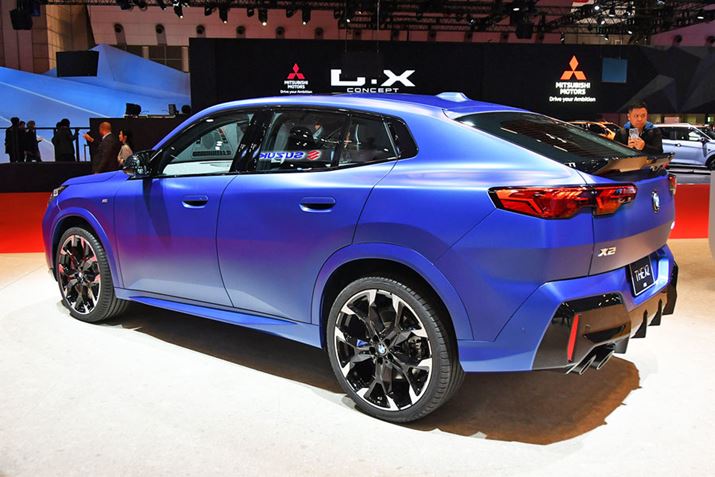 V^uX2@M35i xDriveṽAC[WBuX2 xDrive20i M Sportvɂ̓tbgȃubÑAX|C[Ă邪AuX2 M35i xDrivev͗̓IȃfUĈ̗̂pĂ